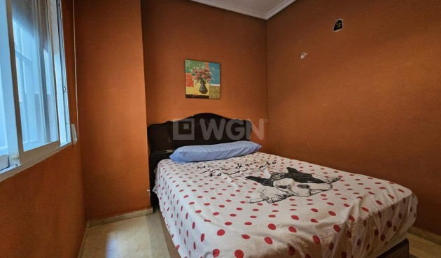 Odsprzedaż - Mieszkanie w bloku - Torrevieja - Playa de los Locos