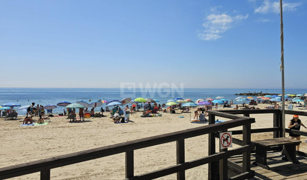 Odsprzedaż - Mieszkanie w bloku - Torrevieja - Playa de los Locos
