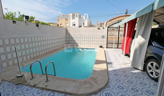 Odsprzedaż - Villa - Torrevieja - Torretas