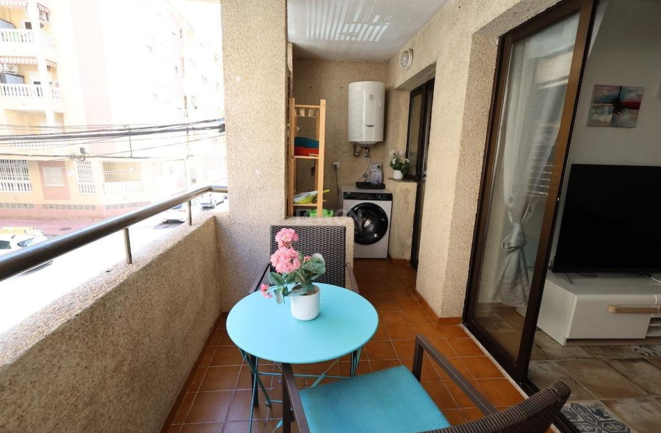 Odsprzedaż - Mieszkanie w bloku - Torrevieja - Costa Blanca