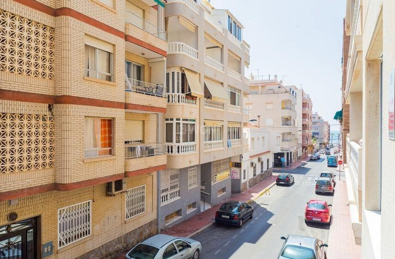 Odsprzedaż - Mieszkanie w bloku - Torrevieja - Playa del Cura
