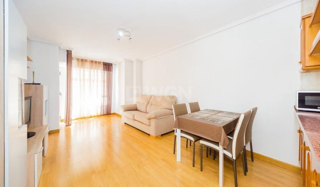 Odsprzedaż - Mieszkanie w bloku - Torrevieja - Playa del Cura