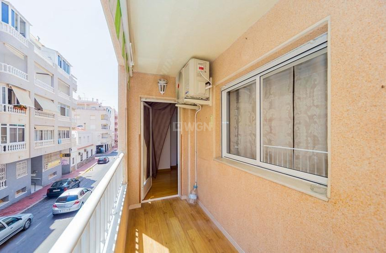 Odsprzedaż - Mieszkanie w bloku - Torrevieja - Playa del Cura