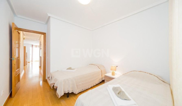 Odsprzedaż - Mieszkanie w bloku - Torrevieja - Playa del Cura