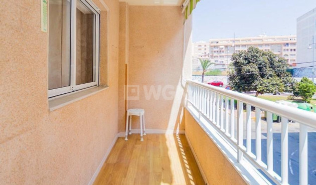 Odsprzedaż - Mieszkanie w bloku - Torrevieja - Playa del Cura