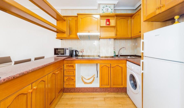 Odsprzedaż - Mieszkanie w bloku - Torrevieja - Playa del Cura