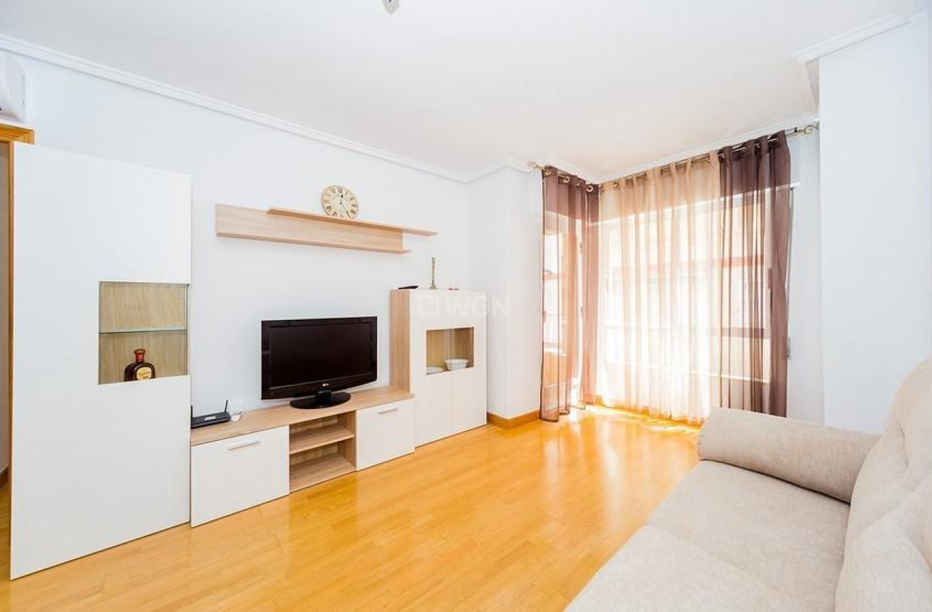 Odsprzedaż - Mieszkanie w bloku - Torrevieja - Playa del Cura