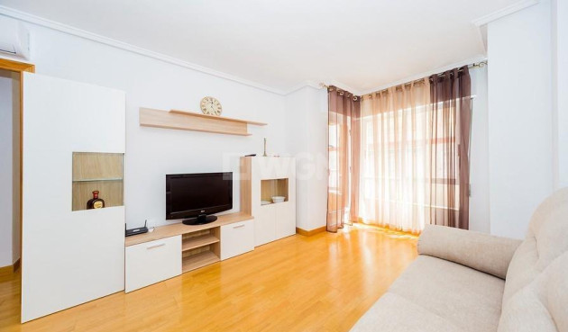 Odsprzedaż - Mieszkanie w bloku - Torrevieja - Playa del Cura