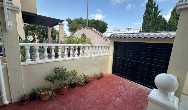 Odsprzedaż - Kamienica - San Miguel de Salinas - El Galán