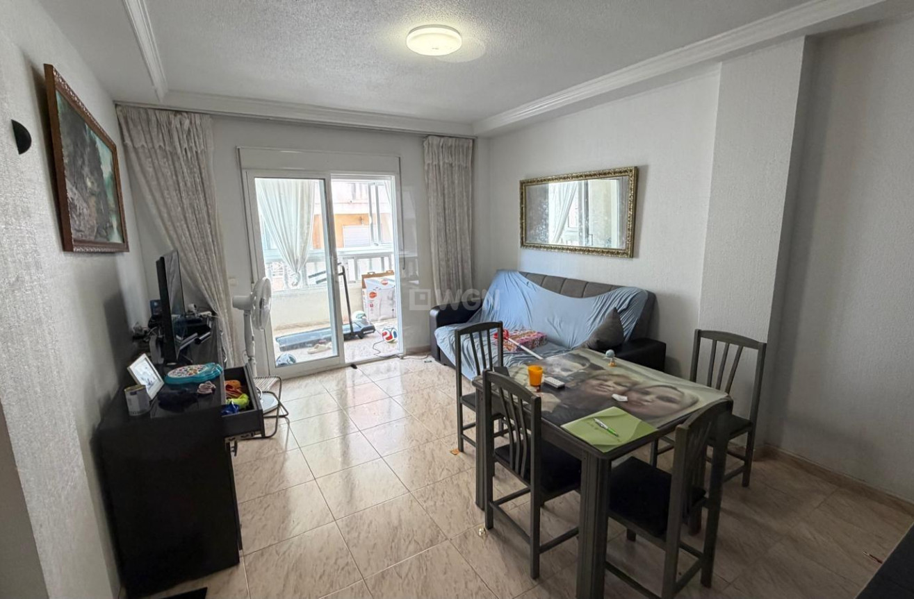 Odsprzedaż - Mieszkanie w bloku - Torrevieja - Playa del Cura