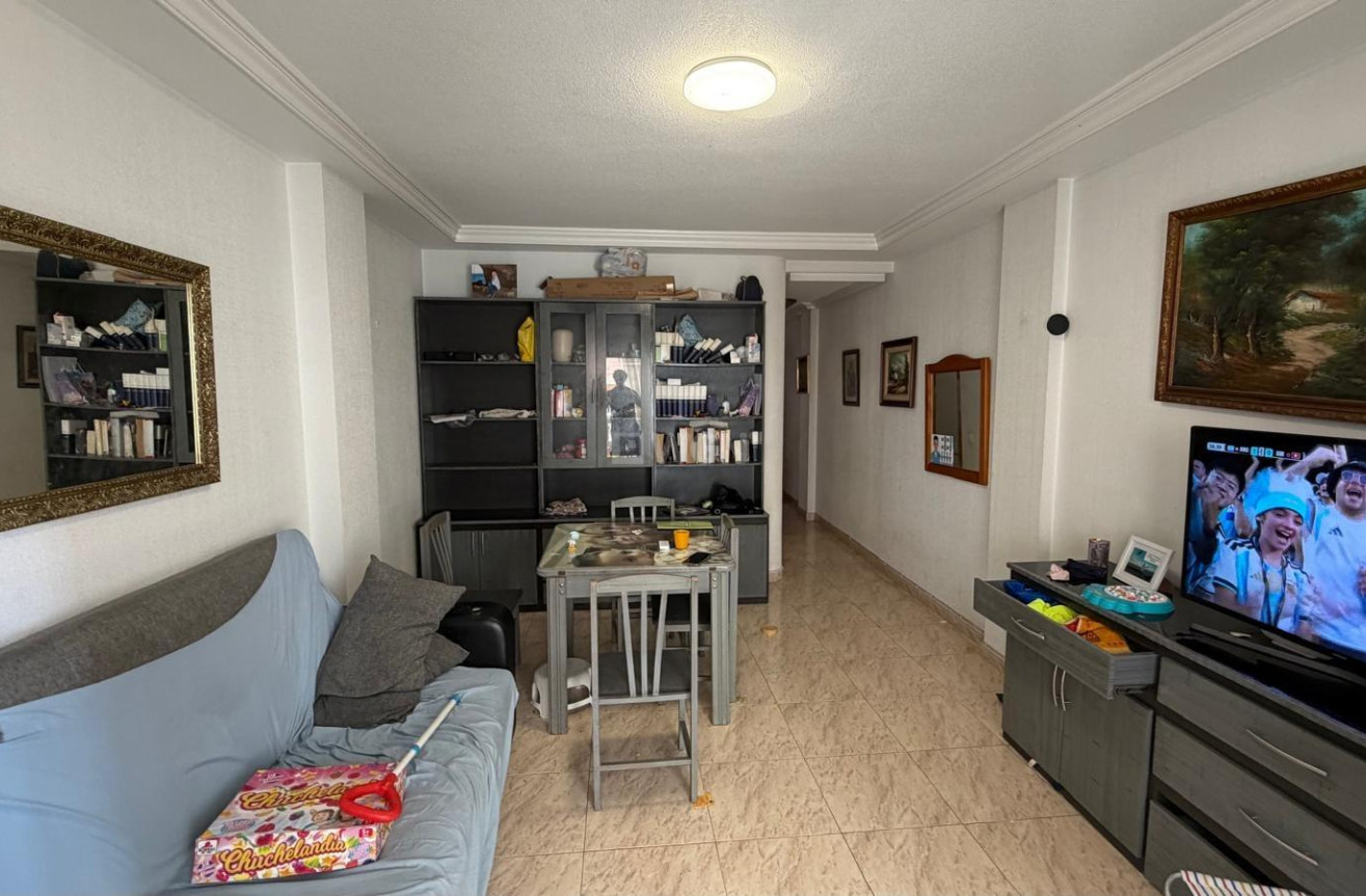 Odsprzedaż - Mieszkanie w bloku - Torrevieja - Playa del Cura