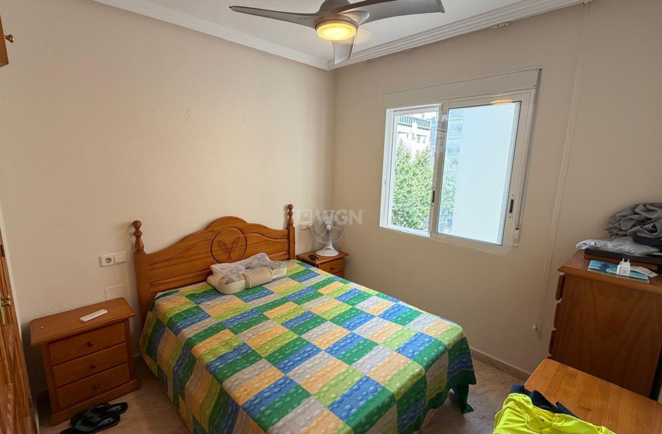 Odsprzedaż - Mieszkanie w bloku - Torrevieja - Playa del Cura
