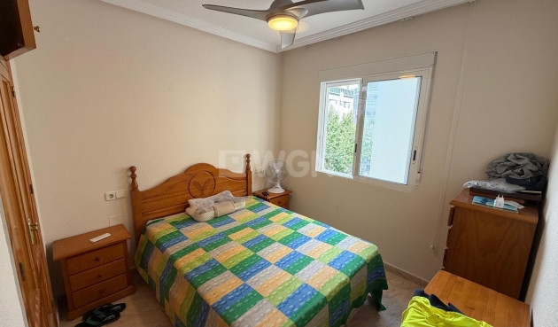 Odsprzedaż - Mieszkanie w bloku - Torrevieja - Playa del Cura