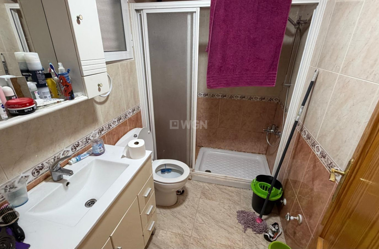 Odsprzedaż - Mieszkanie w bloku - Torrevieja - Playa del Cura