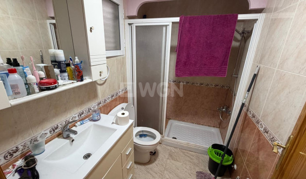 Odsprzedaż - Mieszkanie w bloku - Torrevieja - Playa del Cura