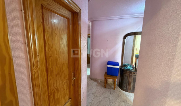 Odsprzedaż - Mieszkanie w bloku - Torrevieja - Playa del Cura
