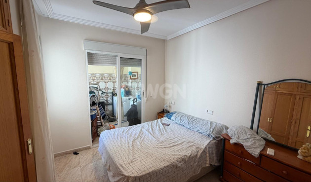 Odsprzedaż - Mieszkanie w bloku - Torrevieja - Playa del Cura