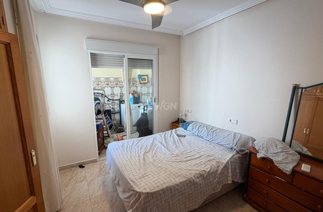 Odsprzedaż - Mieszkanie w bloku - Torrevieja - Playa del Cura