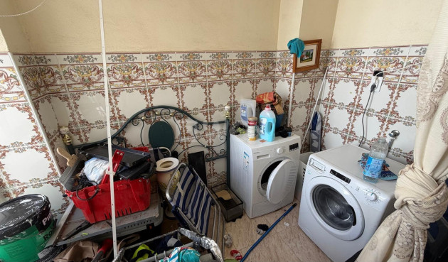 Odsprzedaż - Mieszkanie w bloku - Torrevieja - Playa del Cura