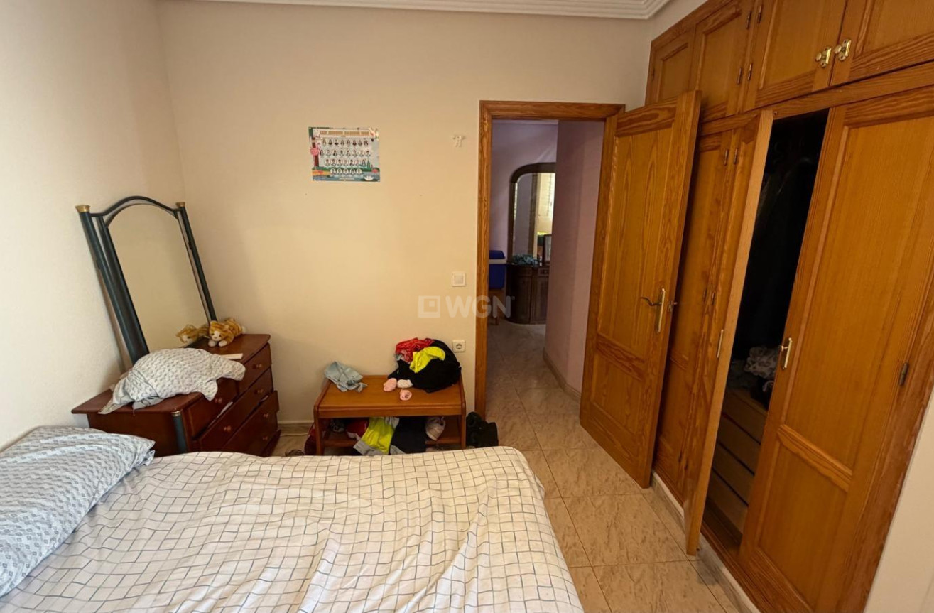 Odsprzedaż - Mieszkanie w bloku - Torrevieja - Playa del Cura