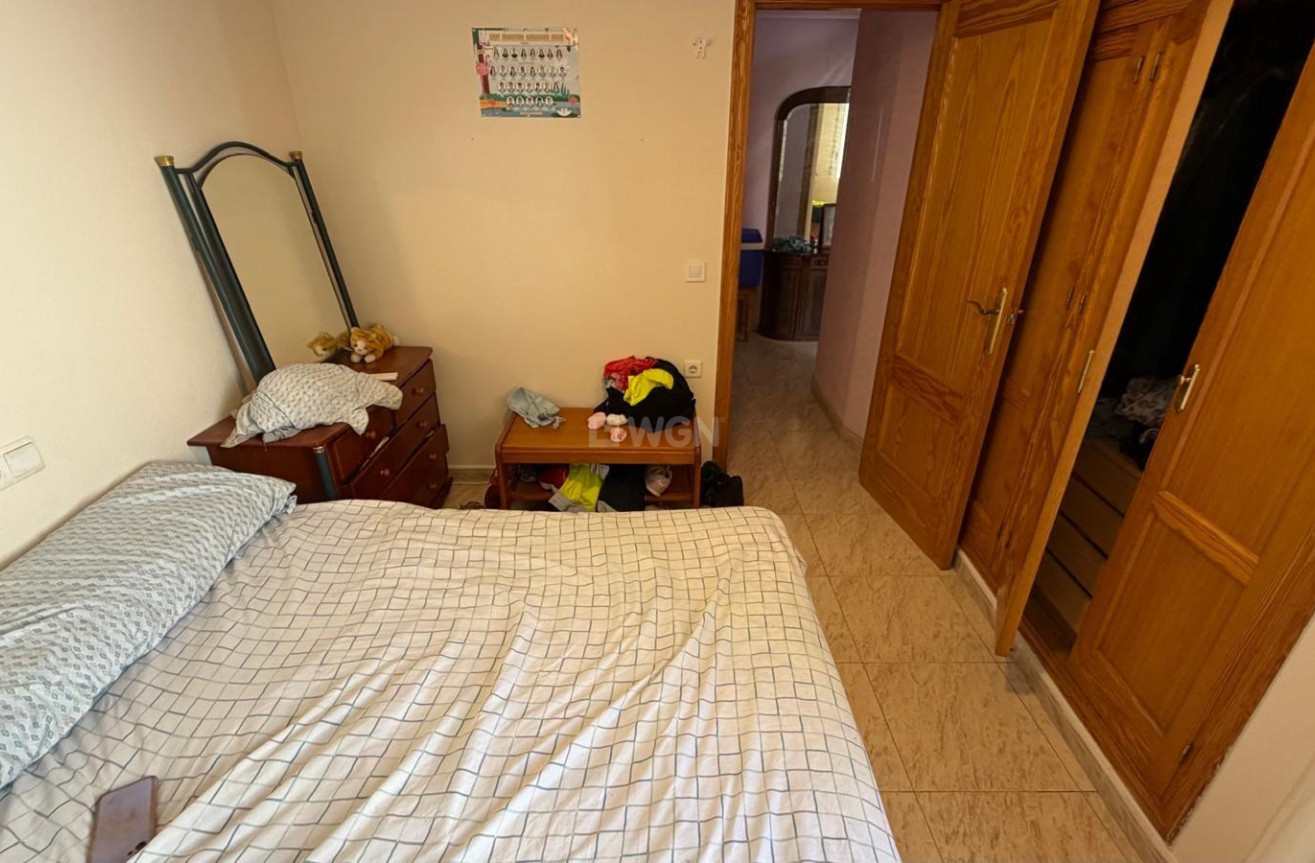 Odsprzedaż - Mieszkanie w bloku - Torrevieja - Playa del Cura