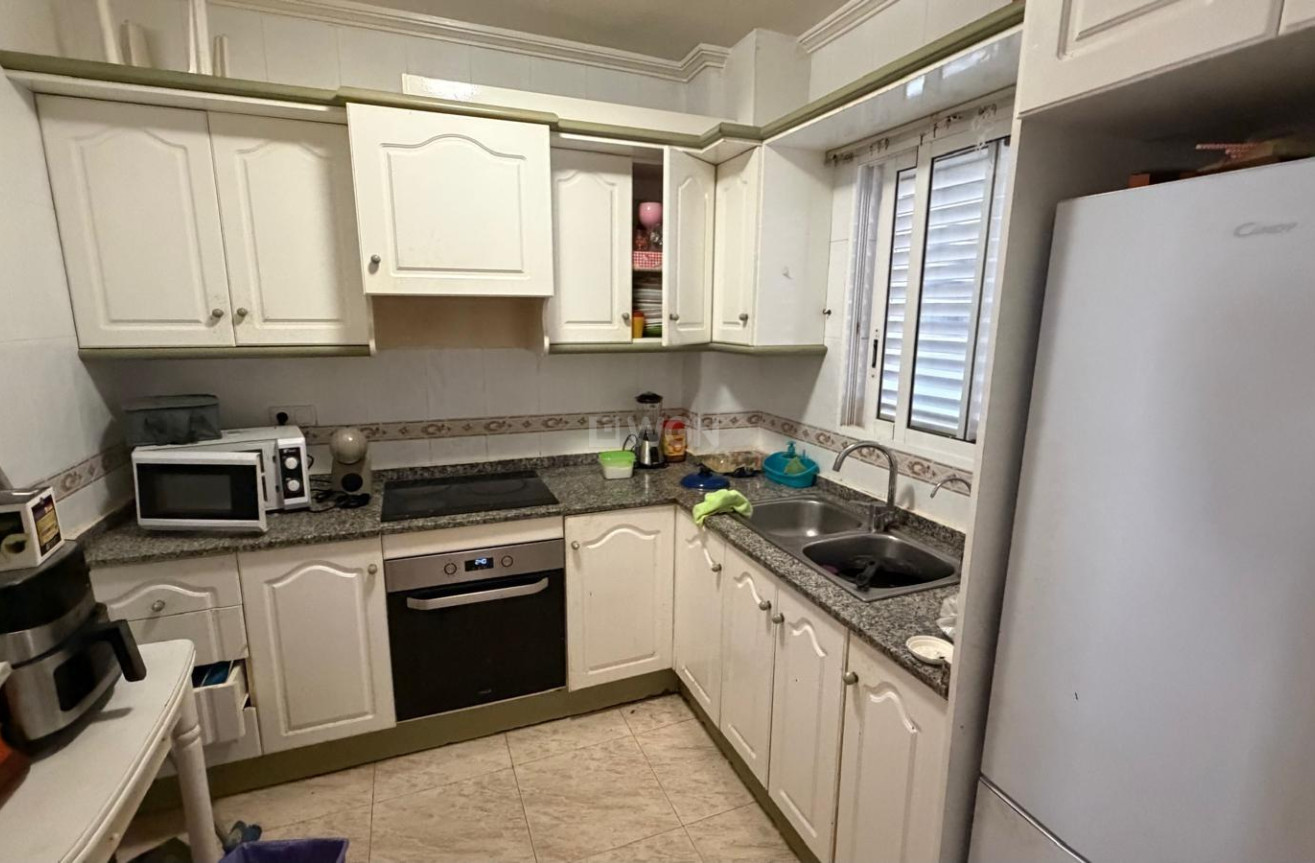 Odsprzedaż - Mieszkanie w bloku - Torrevieja - Playa del Cura