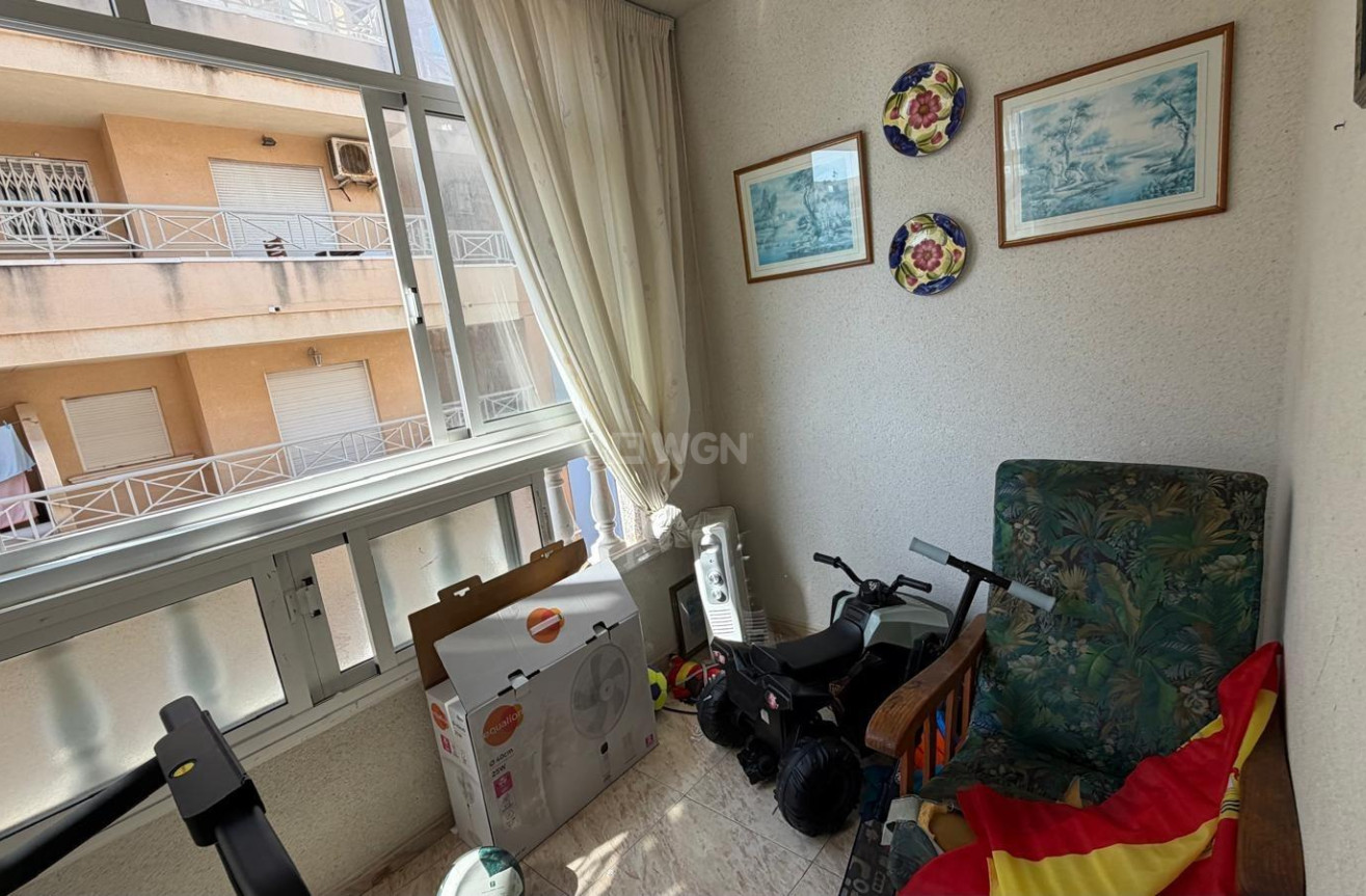 Odsprzedaż - Mieszkanie w bloku - Torrevieja - Playa del Cura