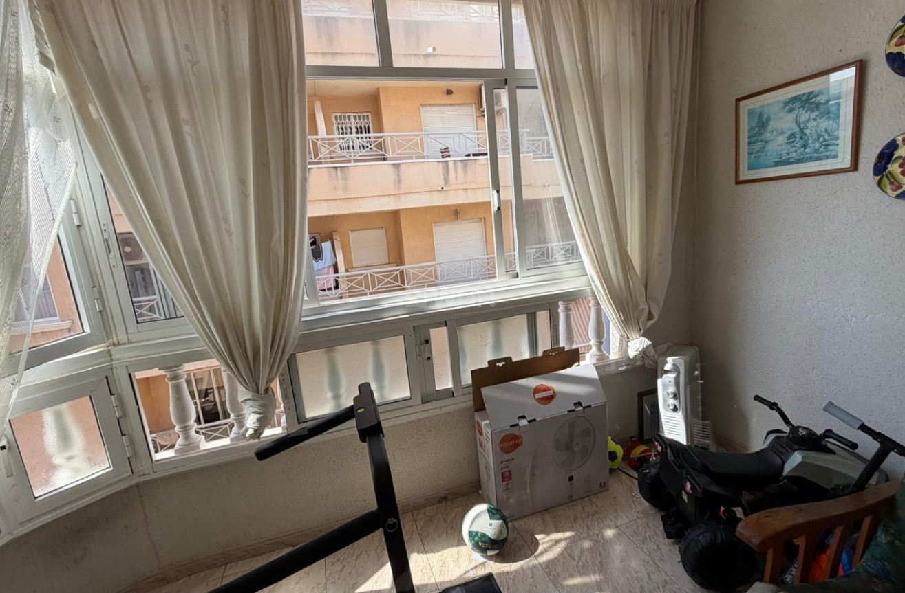 Odsprzedaż - Mieszkanie w bloku - Torrevieja - Playa del Cura