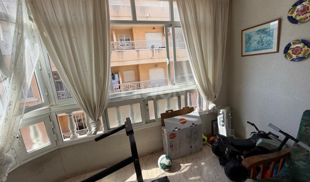 Odsprzedaż - Mieszkanie w bloku - Torrevieja - Playa del Cura
