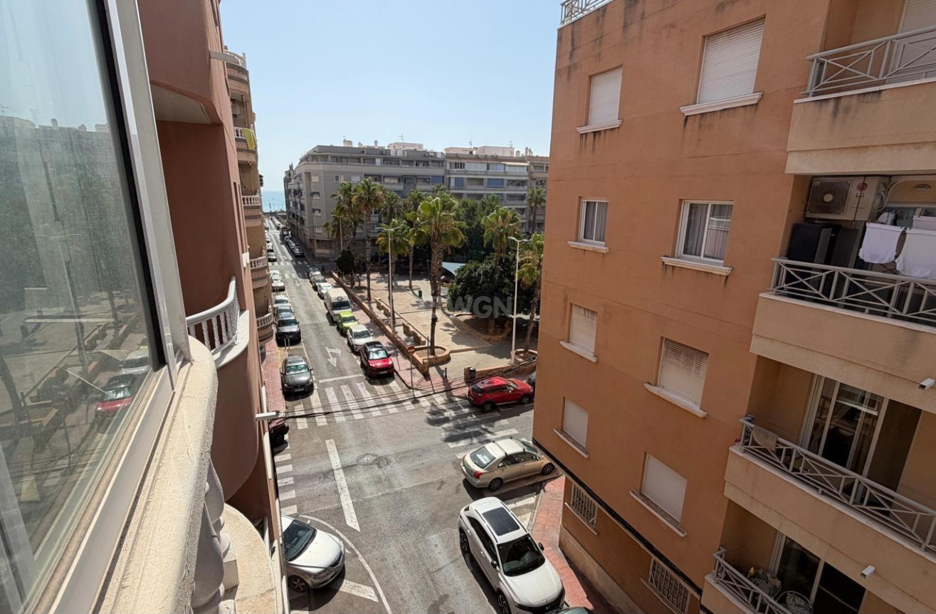 Odsprzedaż - Mieszkanie w bloku - Torrevieja - Playa del Cura