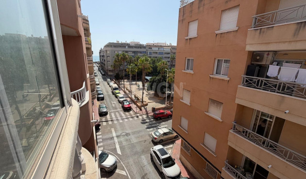 Odsprzedaż - Mieszkanie w bloku - Torrevieja - Playa del Cura