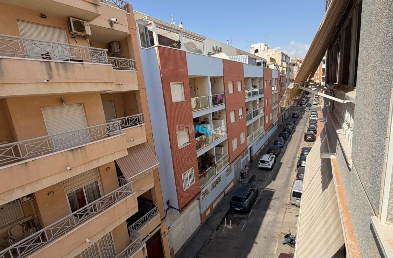 Odsprzedaż - Mieszkanie w bloku - Torrevieja - Playa del Cura