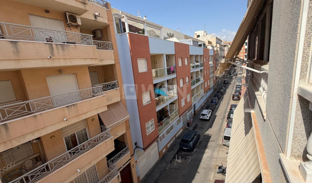 Odsprzedaż - Mieszkanie w bloku - Torrevieja - Playa del Cura