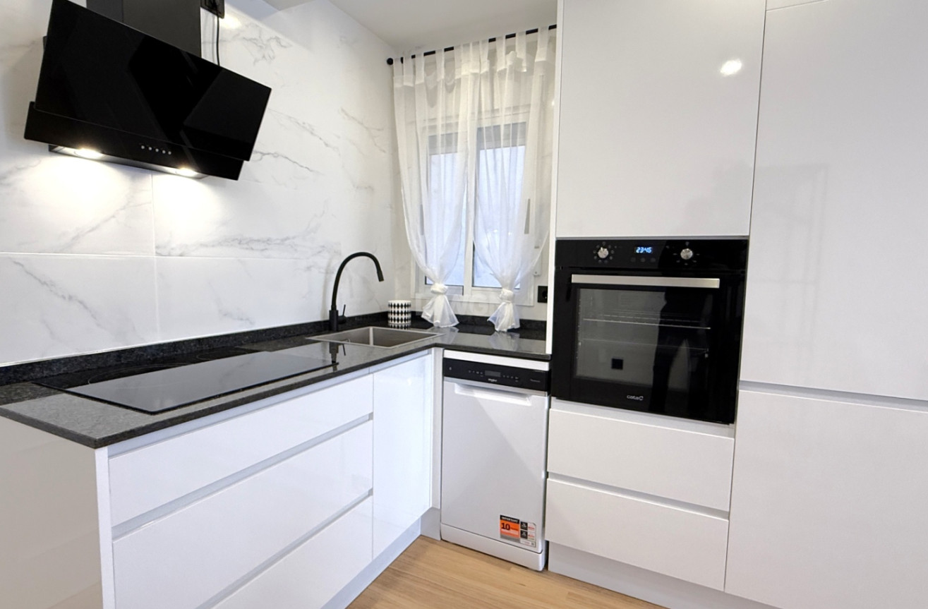 Odsprzedaż - Mieszkanie w bloku - Torrevieja - Costa Blanca