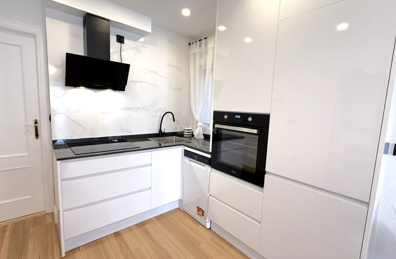 Odsprzedaż - Mieszkanie w bloku - Torrevieja - Costa Blanca