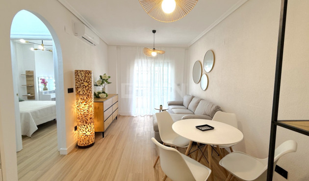 Odsprzedaż - Mieszkanie w bloku - Torrevieja - Costa Blanca
