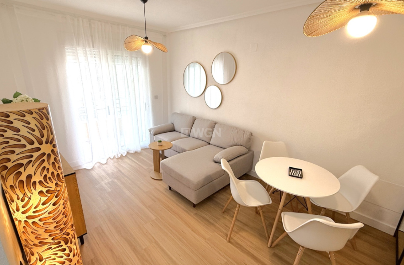 Odsprzedaż - Mieszkanie w bloku - Torrevieja - Costa Blanca