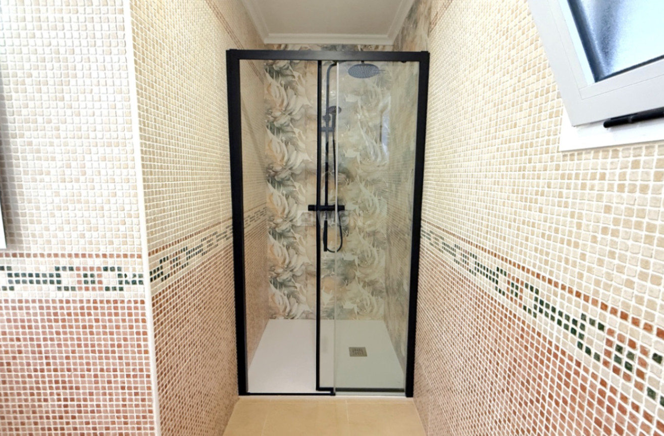 Odsprzedaż - Mieszkanie w bloku - Torrevieja - Costa Blanca