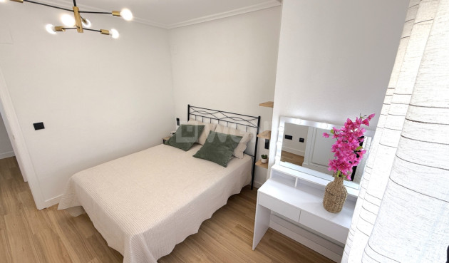 Odsprzedaż - Mieszkanie w bloku - Torrevieja - Costa Blanca