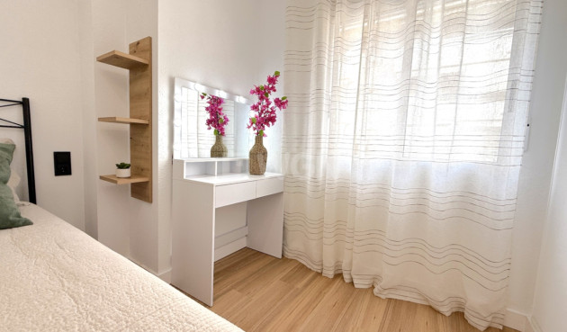 Odsprzedaż - Mieszkanie w bloku - Torrevieja - Costa Blanca