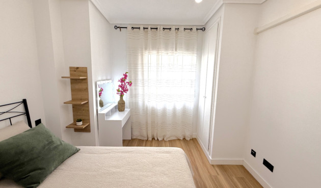Odsprzedaż - Mieszkanie w bloku - Torrevieja - Costa Blanca