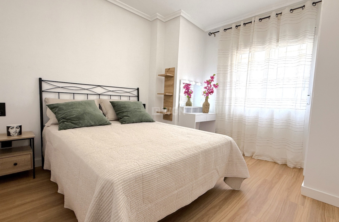 Odsprzedaż - Mieszkanie w bloku - Torrevieja - Costa Blanca