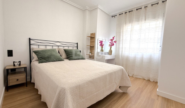 Odsprzedaż - Mieszkanie w bloku - Torrevieja - Costa Blanca