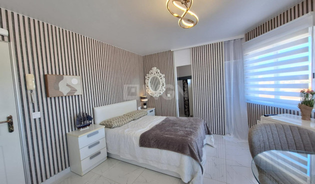 Odsprzedaż - Mieszkanie w bloku - Torrevieja - Torrejón