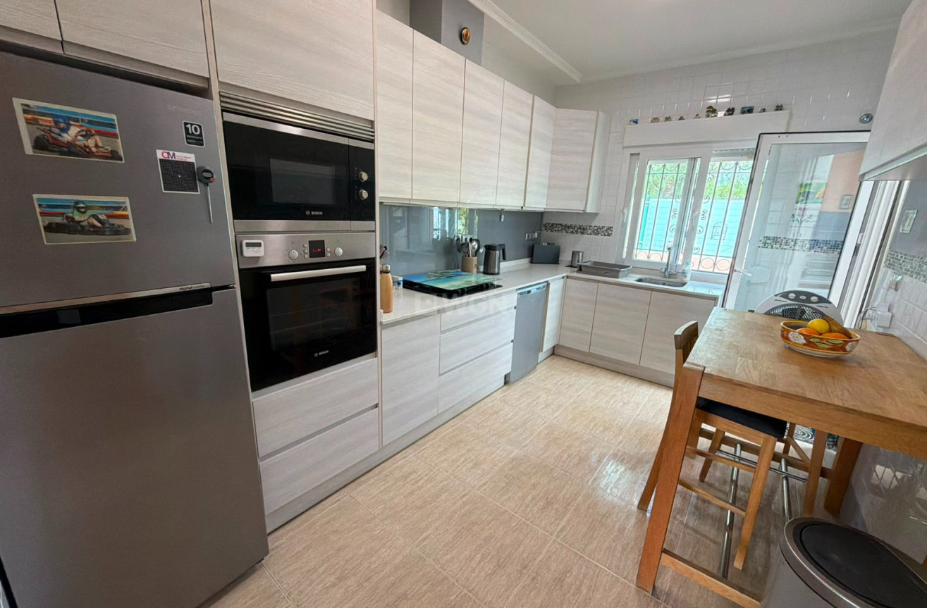 Odsprzedaż - Villa - Los Montesinos - Costa Blanca