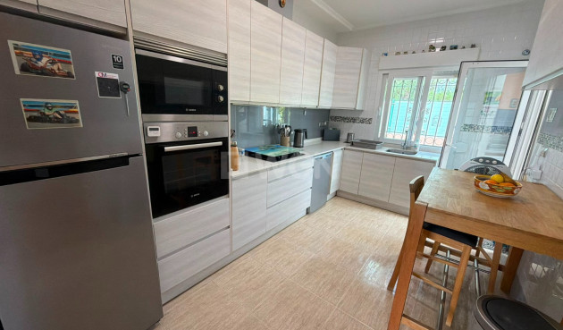 Odsprzedaż - Villa - Los Montesinos - Costa Blanca