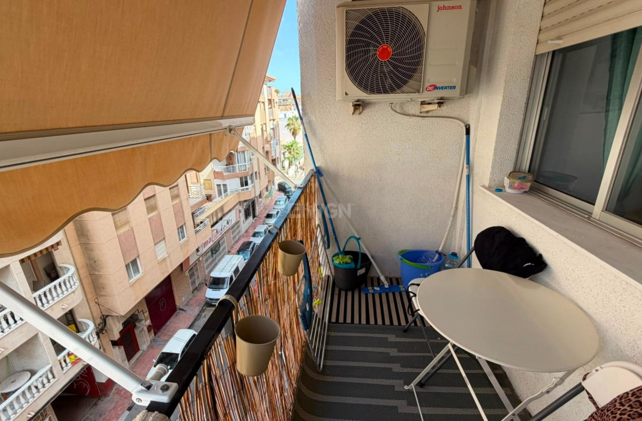 Odsprzedaż - Mieszkanie w bloku - Torrevieja - Habaneras