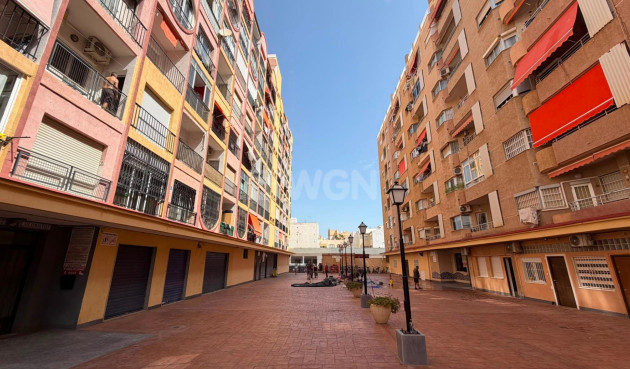 Odsprzedaż - Mieszkanie w bloku - Torrevieja - Habaneras