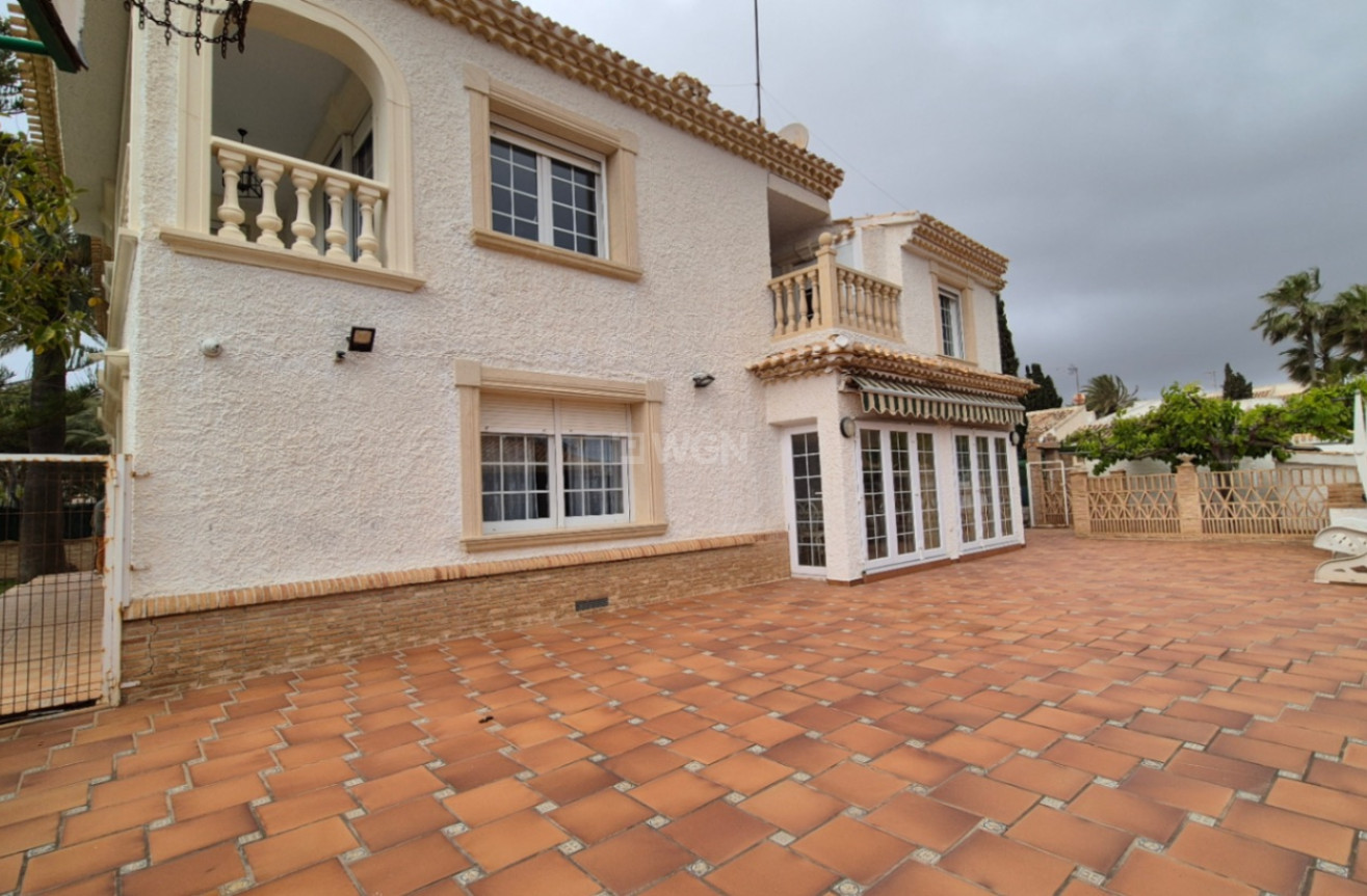 Odsprzedaż - Villa - Orihuela - Inland