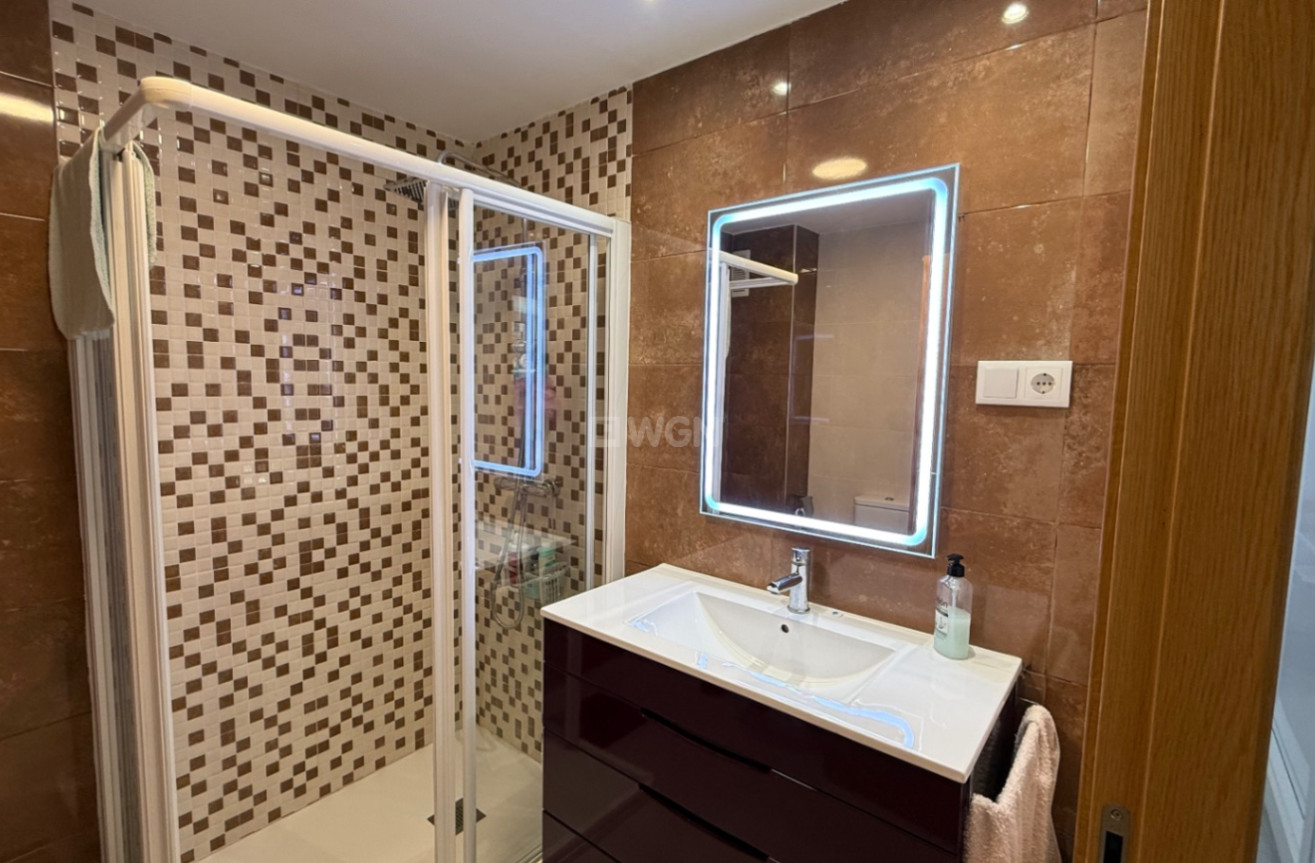 Odsprzedaż - Mieszkanie w bloku - Torrevieja - Costa Blanca